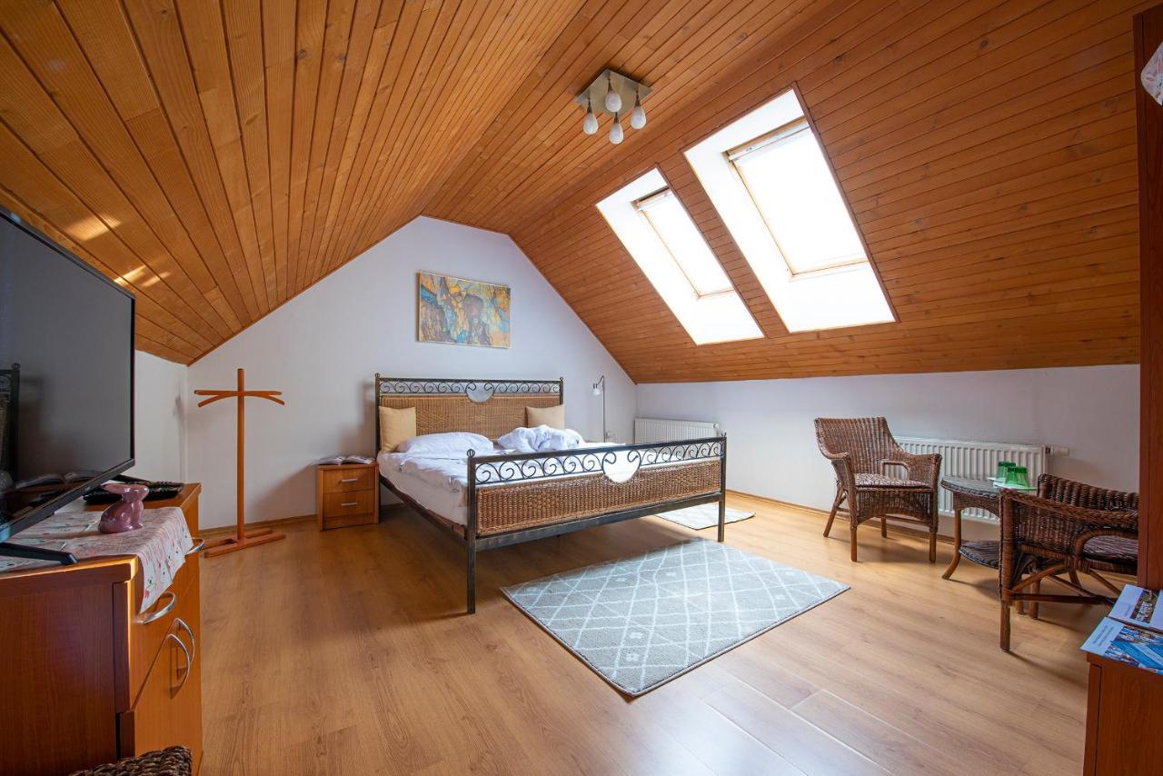 Penzion Familia Hotel Попрад Екстериор снимка