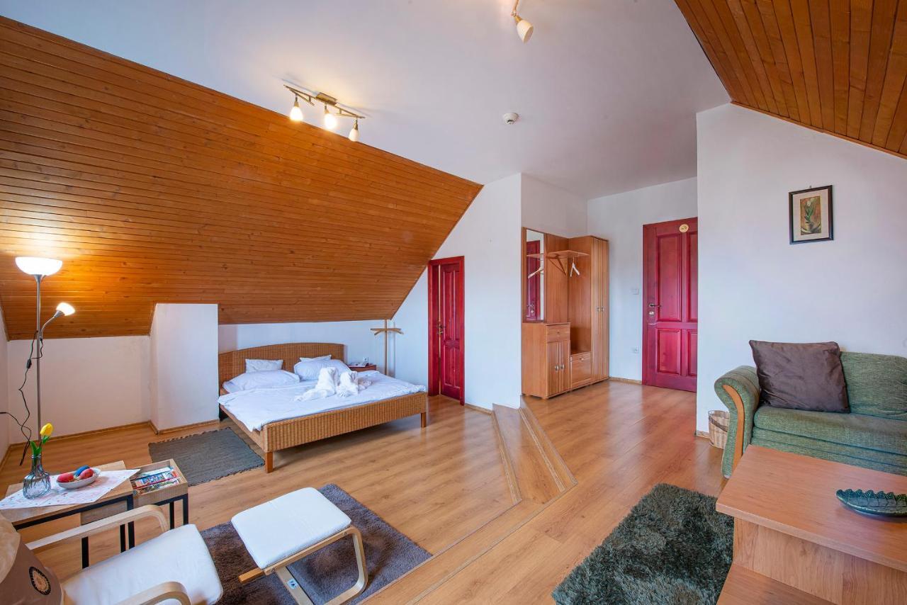 Penzion Familia Hotel Попрад Екстериор снимка